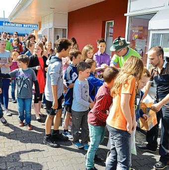 Jungschuetzen-Kaiserschiessen-Kinderschuetzenfest-mit-Flashmob-Jubilar